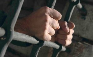 Polisin sizi bölmədə saxlaması qanunsuzdur?