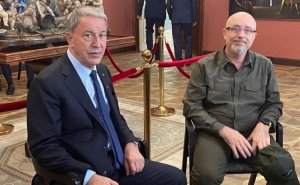 Hulusi Akar ukraynalı həmkarı ilə görüşdü
