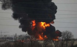 Ukrayna ordusu Rusiyanın hərbi obyektlərini məhv edir: Bu dəfə silah anbarı bombalandı / VİDEO