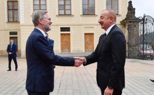 Prezident İlham Əliyev Praqada mühüm iclasda iştirak edir