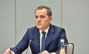 Nazir Tehranda səfirliyə hücum zamanı yaralananları ziyarət etdi