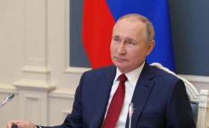 Putin işğal etdiyi Ukrayna şəhərinə getdi