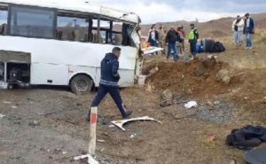 İdmançıları daşıyan avtobus qəzaya uğradı - 11 yaralı