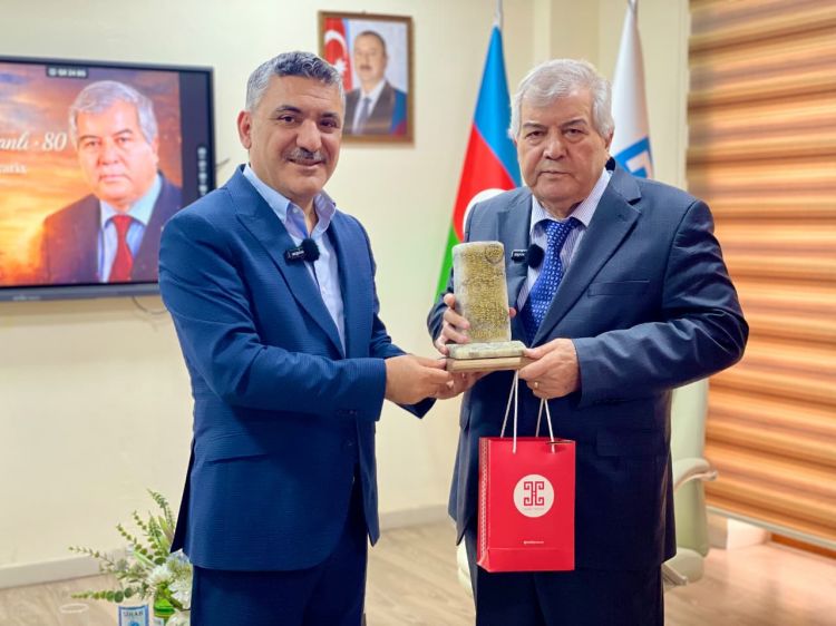 Xalq şairi Sabir Rüstəmxanlı “Turan bilgəsi” mükafatına layiq görüldü